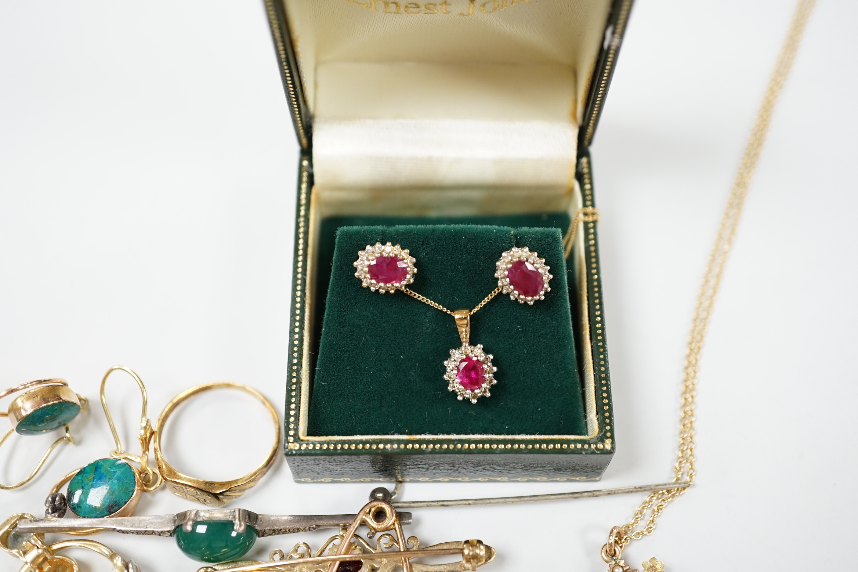 A group of assorted late Victorian and later jewellery including a 9ct gold, amethyst and seed pearl set heart shaped pendant necklace, a yellow metal and white opal cluster set pendant on a gold plated chain, a yellow m